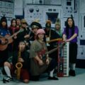 HYUKOH と Sunset Rollercoaster がコラボ・シングル「Young Man」を発表！