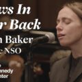 Julien Baker、ナショナル・シンフォニー・オーケストラと共演した「Claws In Your Back」のライブ映像が公開！