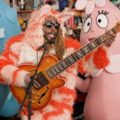 子供番組から登場した Yo Gabba GabbaLand! がサンダーキャットを引き連れて Tiny Desk Concert に登場！