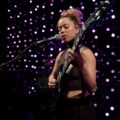 Nilüfer Yanya、シアトルのラジオ局 KEXP に出演したスタジオライブ映像が公開！